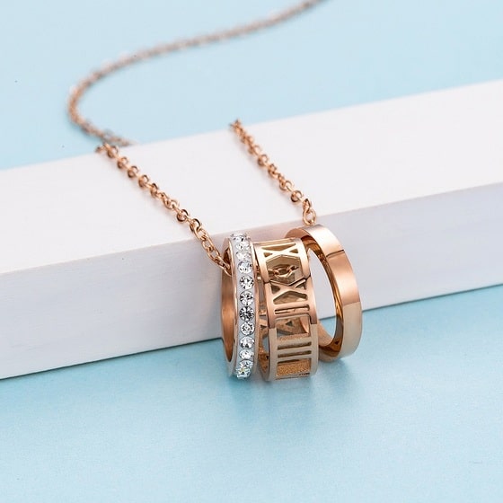 Three Ring Necklace Des (1)